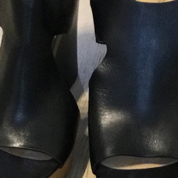 Michael Kor Wedge Sandals - Picture 5 of 9